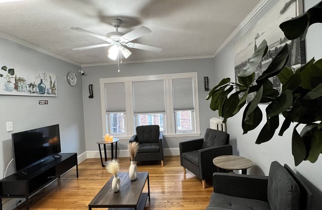 Large 4 Bedroom apartments, 3RD FL Brighton