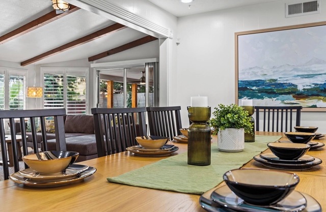 Large 4 Bedroom Home - Pool - Mini Golf - FirePit