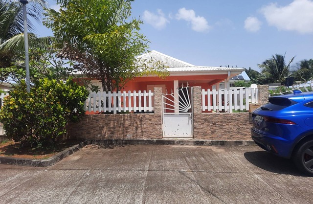 Large air-conditioned Le Balisier villa with garden near north and south beaches