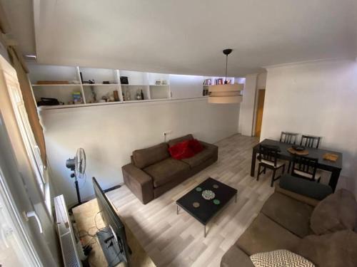 Large apartment with a balcony in central Kadıköy