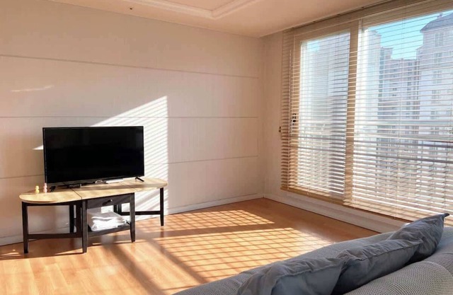 Large Apt. Awesome nature nearby, Pangyo