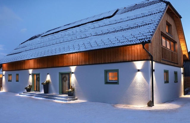 Large attic suite with sauna in Mariapfarr
