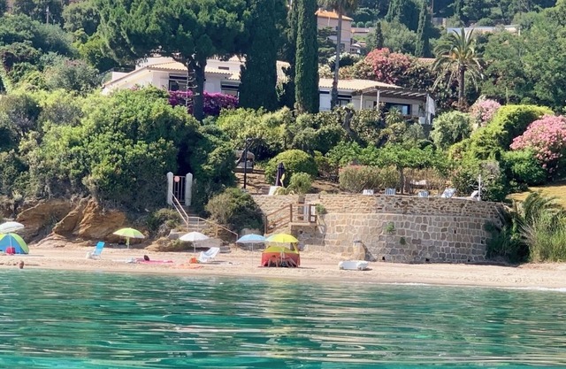 LARGE BEACHFRONT VILLA FRENCH RIVIERA FULLY RENOVATED, HUGE GARDEN