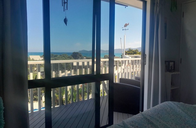 Large beach house with beautiful views access into QE2 park and to the beach.