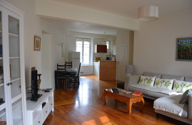LARGE BRIGHT APARTMENT IN THE HEART ISCED CORSAIR "Intramural"
