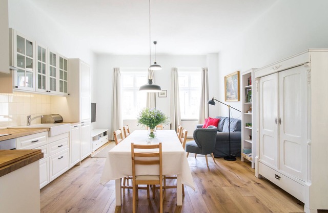 Large, bright, cozy old building apartment right on the market