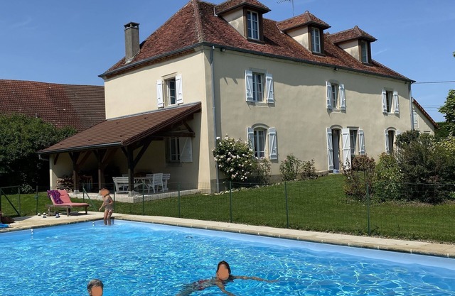 Large charming house with swimming pool - 280m2