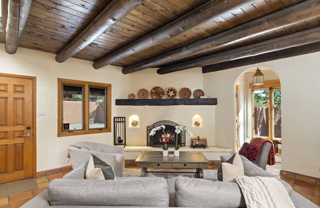 Large Classic Santa Fe Casa with incredible mountain and sunset views!