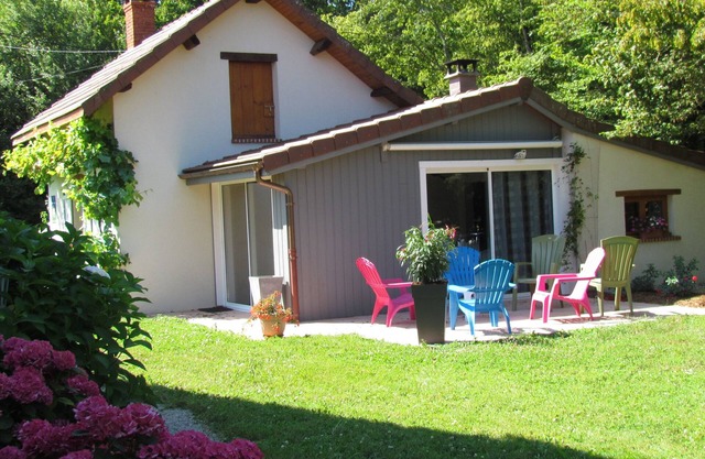 Large cottage sleeps 12 - nature - jura - countryside - near vineyard