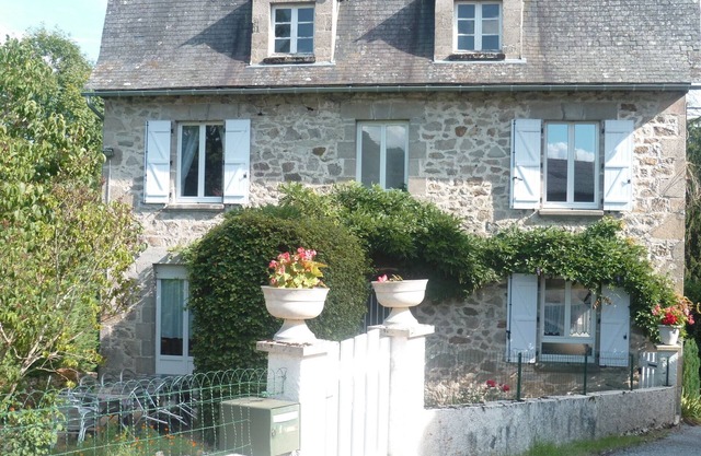 Large country house in Sénaillac-Latronquière-Lot, near Lac du Tolerme.