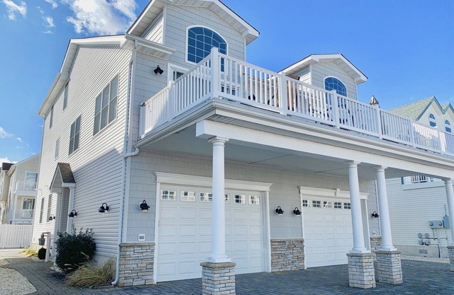 Large deck off the living room with bay views. About 3 blocks to the beach.