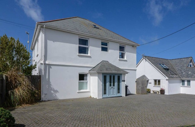 Large detached, modern family house near the beach at Trevone