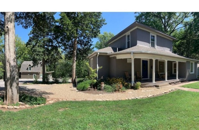 Large Family getaway-mins to stadiums and downtown. Sleeps up to 25.