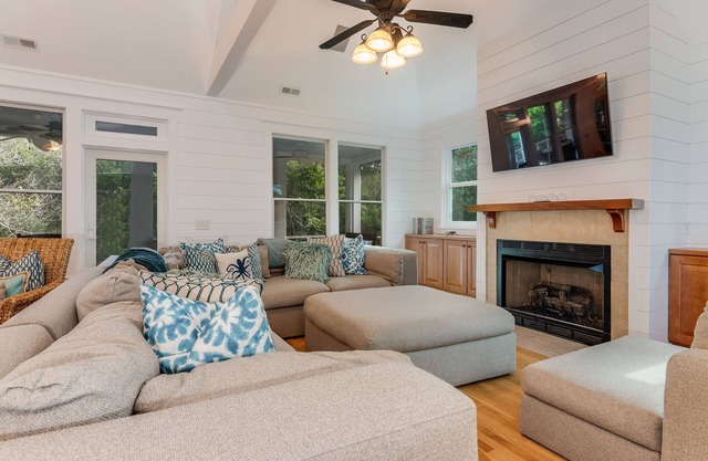 Large family Oasis nestled in Cape Fear Station Forest. Pet Friendly!
