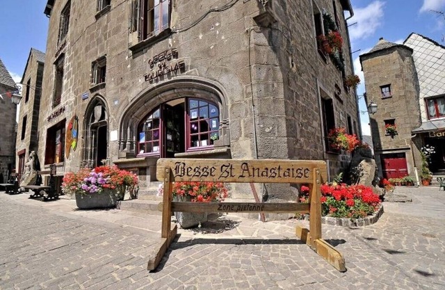 Large house in the medieval city of Besse