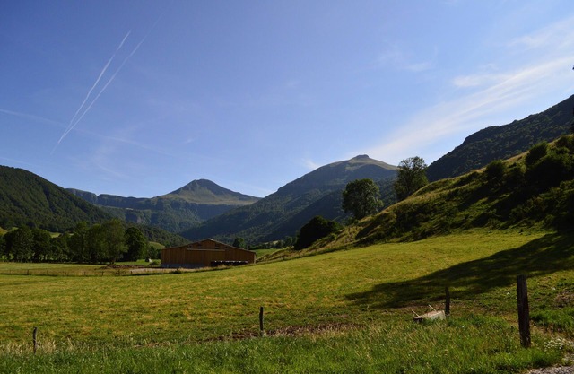 Large gite (70m2) very clear, enclosed grounds (20a), for 2 people