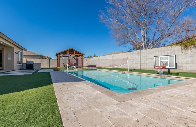 Large Glendale Home with Pool, Sleeps 11, Near Cardinals Stadium, Pets Allowed