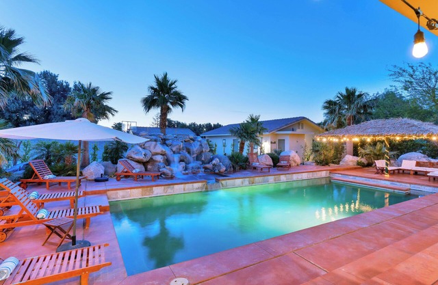 Large home +>acre compound, sleeps 20,pickle +basketball,15 mins to PS,billiards