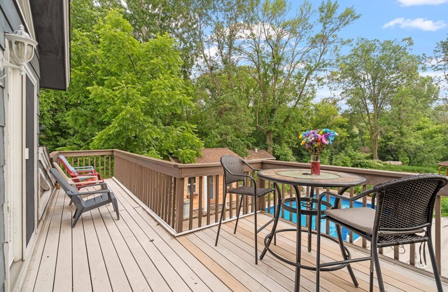 Large home w/pool, hot tub, and arcade