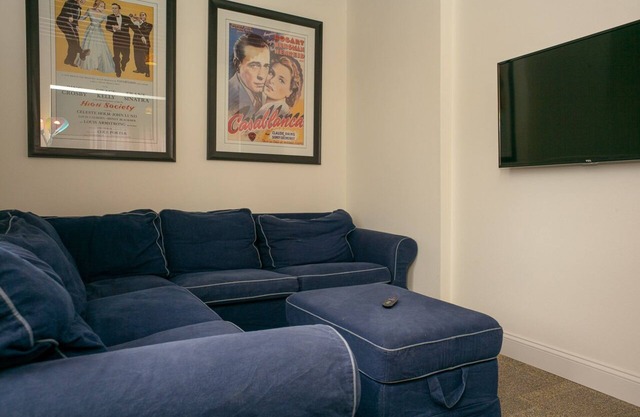 Large, Luxury Two Bedroom w/Health Club in a Fun Neighborhood