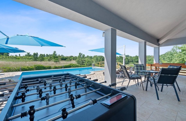 Large luxury villa for 12 people with pool in the middle of nature