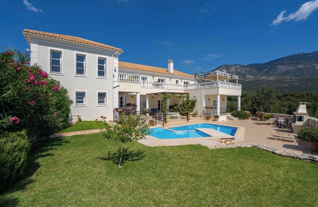Large Luxury Villa sleeps 10-12, with Private Pool And Breathtaking Views