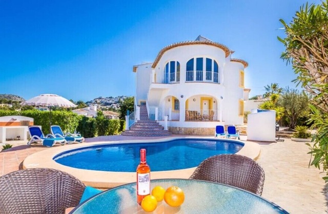 LARGE LUXURY VILLA, SLEEPS 7, PRIVATE POOL, STUNNING SEA VIEWS, AIRCON, WIFI,TV