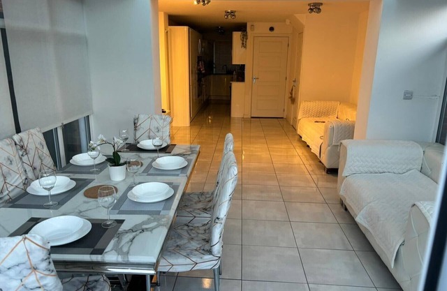 Large Modern House Ideal for Work Stays & Groups