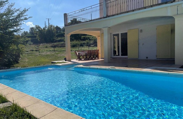 Large Modern Villa with Private Swimming Pool & Panoramic Mountain Views, WIFI