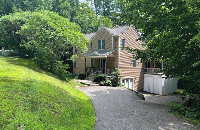 Large Pet Friendly Private Home in Forest Ridge Resort with outdoor pool (FR8CL)