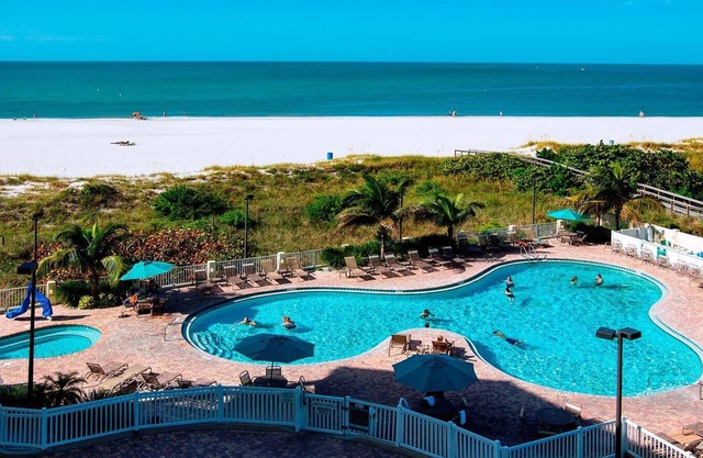 Large Pool: 2BR/2BA Condo near John's Pass