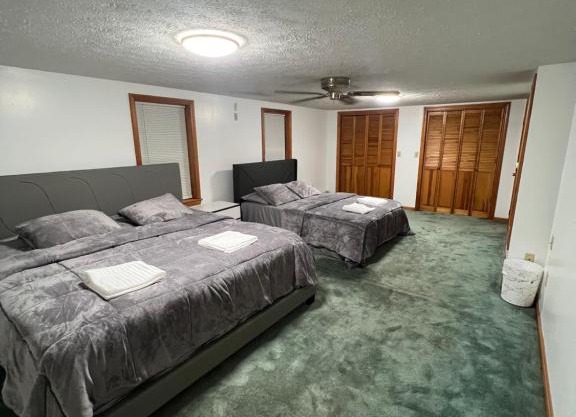 Large Private Room with shared bathroom (Room #4)