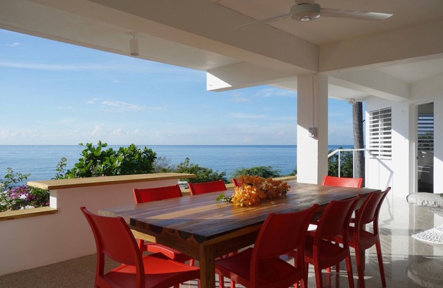 Large private villa with swimming pool and tennis court. Great for groups.