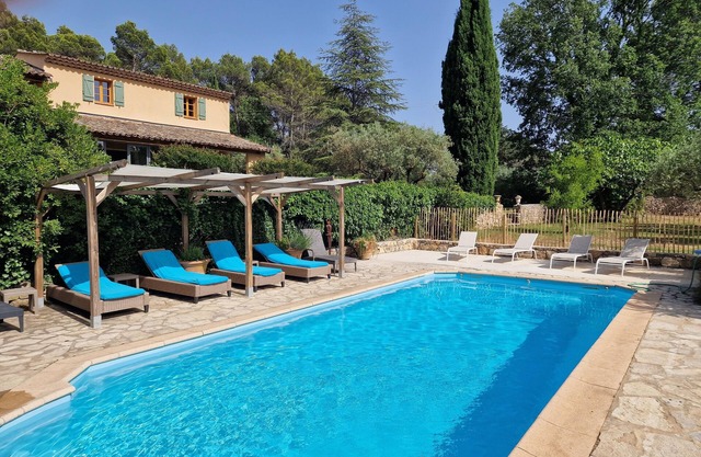 Large Provencal MAS, remarkable view, quiet! 2 to 14p, private pool, air-conditioned!