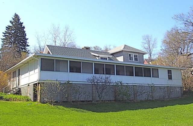 Large rustic summer cottage with beautiful ocean sunsets