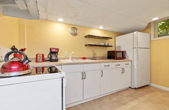 Large Seattle Abode with Unique Space