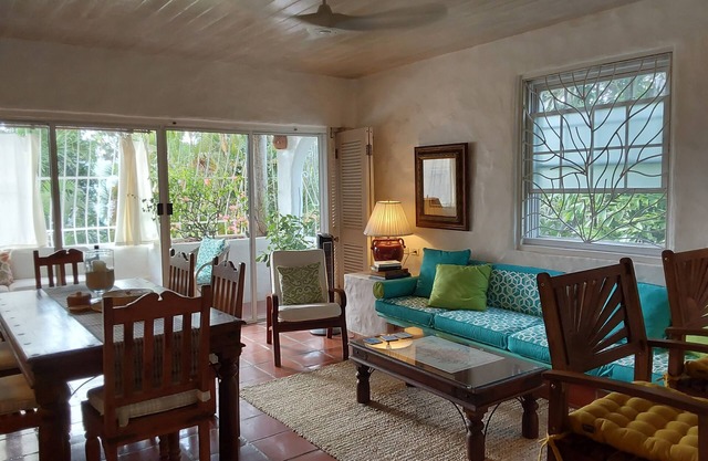 Large Secure 2 Bedroom Apartment with large pool steps to Mullins Beach