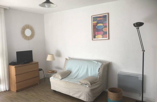 Large studio with terrace and enclosed parking