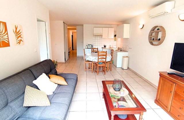 Large T2 in QUIET countryside with GARDEN