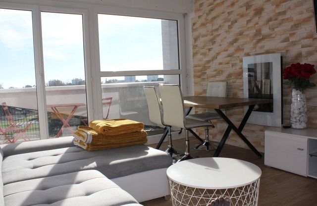 LARGE T3 2 BEDROOMS
