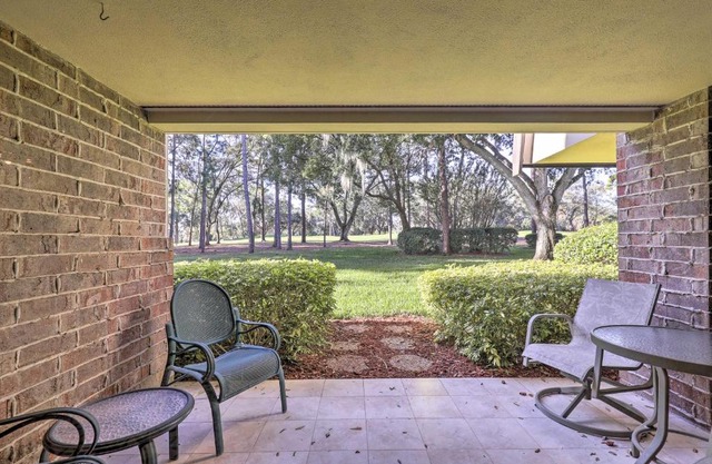 Large Tampa-Area Condo - 15 Mi Clearwater Beach!
