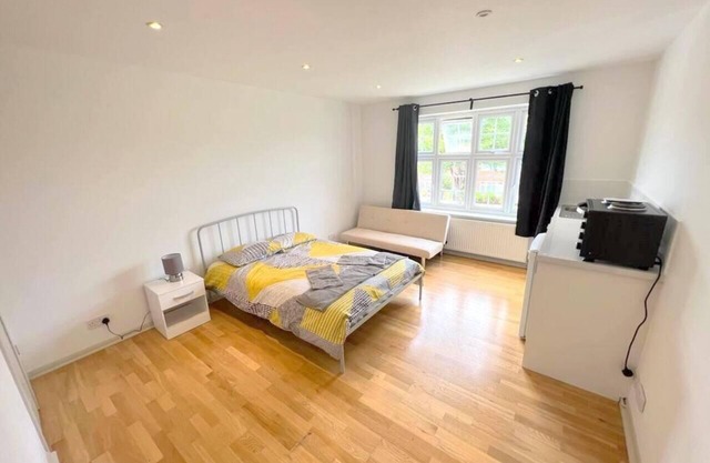 Large Triple Studio in South London - Sutton