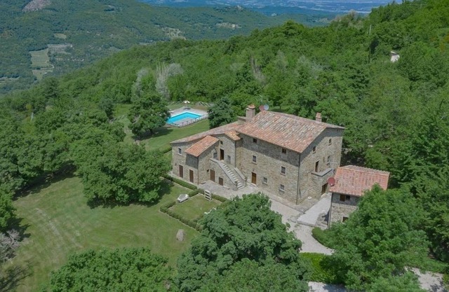 Large Tuscan villa for 12 guests with AC, Private pool and beautiful views