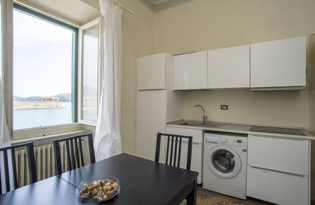 Large two-room Calata for 2 people overlooking the Portoferraio seafront