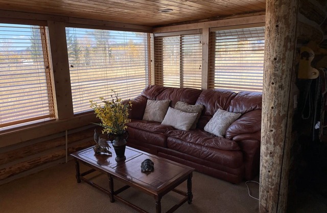 Lariat cabin in Old West Ranches
