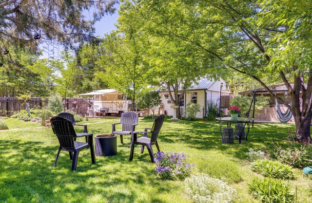 Las Animas Studio w/Lush Backyard Paradise!