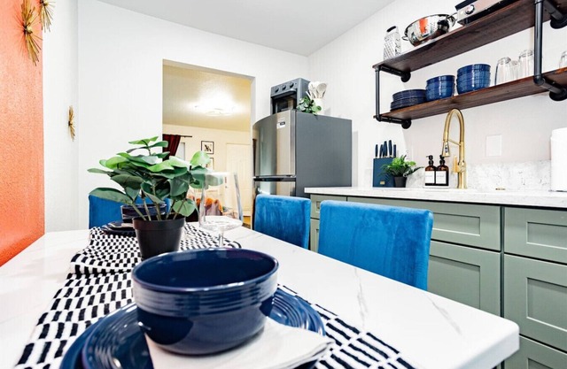 Las Vegas Downtown Private Modern x2 Suite Retreat
