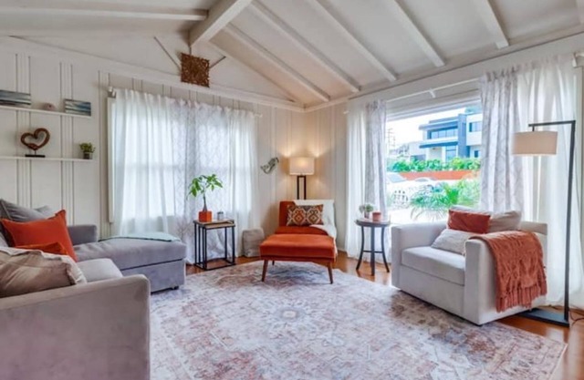 Last Minute June Sale Beach cottage in Pacific Beach