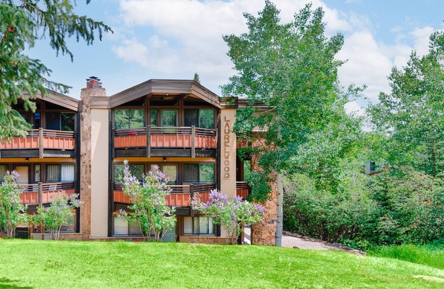 Laurelwood Condominiums