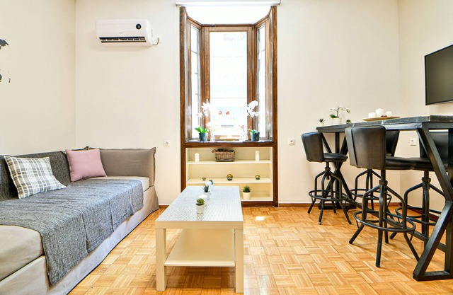 Lavatera boutique bnb aprt for 4 in Central Athens near Concert Hall